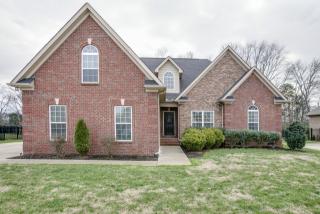 3335 Shady Forest Dr, Murfreesboro, TN 37128-5231