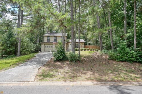 3257 Stonewall Dr, Kennesaw, GA 30152-2527