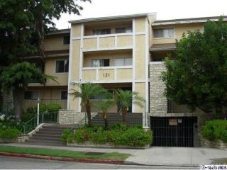 121 Sinclair Ave, Glendale CA  91206-4005 exterior