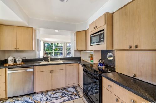 4777 Farmers Rd, Honolulu HI  96816-5444 exterior