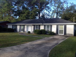 125 Tee Ln, Brunswick, GA 31525-1925