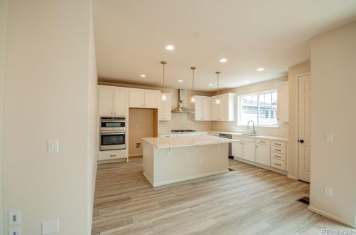 20932 Quincy Pl, Denver, CO 80015-5494