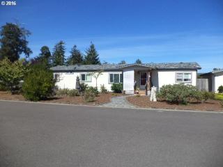 1720 Pine Ct, Florence OR  97439-9786 exterior