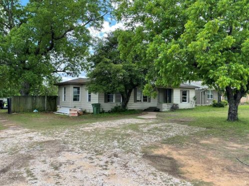 9104 Martin Dr, Fort Worth, TX 76182-4804