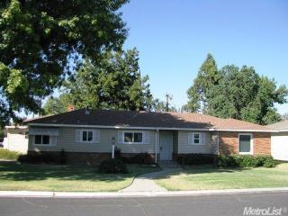 2421 El Capitan Dr, Turlock, CA 95380-3623