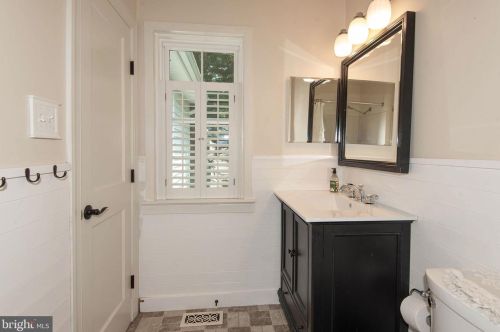 255 Lower Magothy Beach Rd, Severna Park MD  21146-2118 exterior