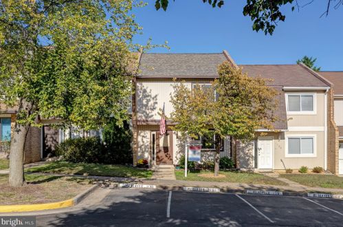 1130 Shannon Pl, Herndon, VA 20170-3508