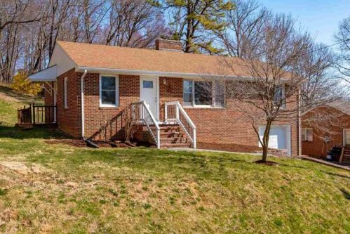 1125 Skymont Rd, Staunton, VA 24401-1951