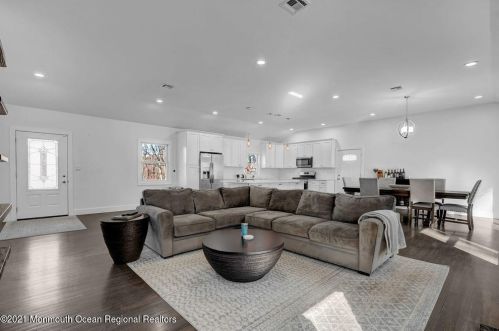 39 Schanck Rd, Holmdel Village, NJ 07733-2121
