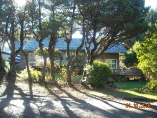 2815 Breakers Dr, Waldport OR  97394-9053 exterior