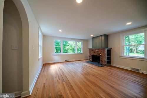 73 Bayberry Rd, Princeton NJ  08540-7418 exterior