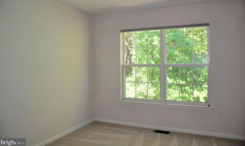 8 Burr Dr, Princeton NJ  08540-1950 exterior