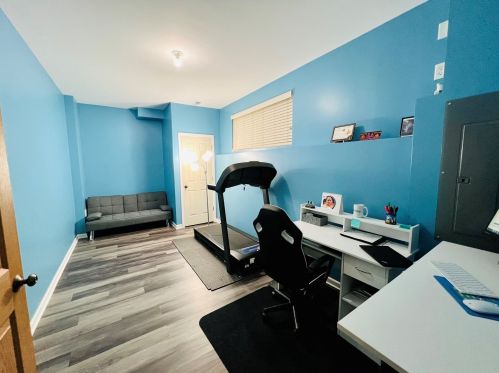 146 Goldenhill St, Carol Stream IL  60188-1303 exterior