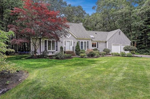 55 Osprey Dr, Warwick, RI 02818-1341