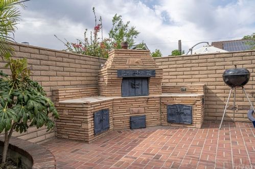 2860 Monroe Ave, Anaheim CA  92801-6034 exterior