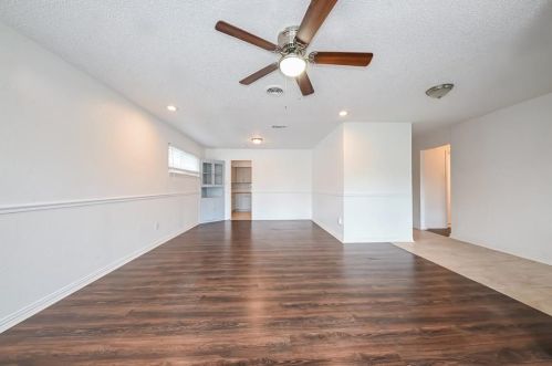 2437 4th St, Irving TX  75060-2303 exterior