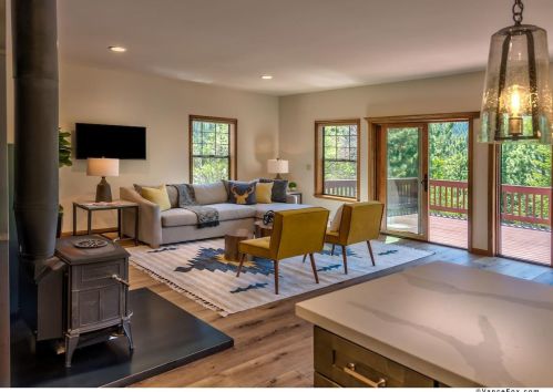 12275 Stockholm Way, Truckee CA  96161-6945 exterior