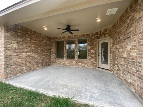 216 Shannon St, Angleton TX 77515-3088 exterior