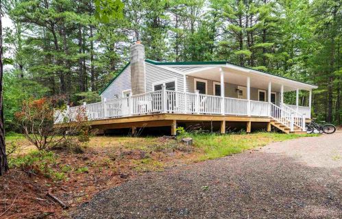 46 Vachon Dr, Wakefield, NH 03830-3203