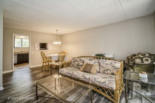 453 Elm St, Bannockburn, IL 60015-5823