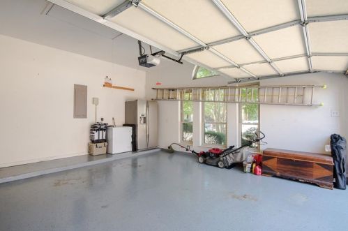 210 Wellington Rd, Irving TX 75063-7201 exterior