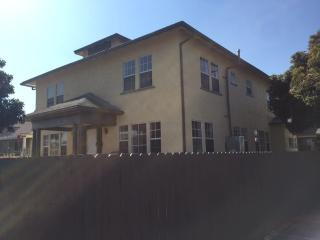 4564 18th St, Los Angeles CA  90019-5842 exterior