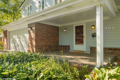 962 Ventura Dr, Palatine, IL 60074-3735