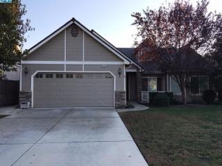 5235 Lark Ct, Visalia, CA 93291-5284