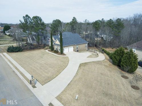 1023 Battersea Pl, Locust Grove, GA 30248-2077