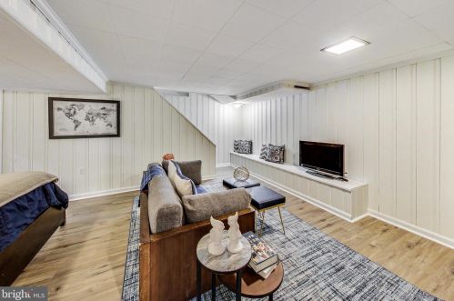 9227 Mintwood St, Silver Spring MD 20901-3523 exterior