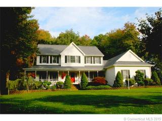 39 Roaring Brook Ln, Huntington, CT 06484-3706
