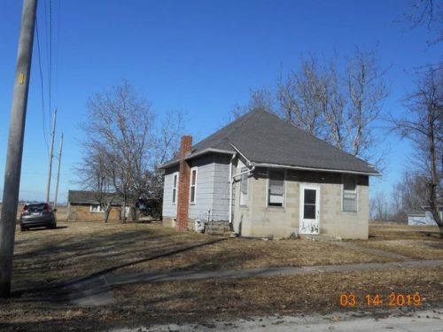 301 Lincoln St, Coalton, IL 62075-1130