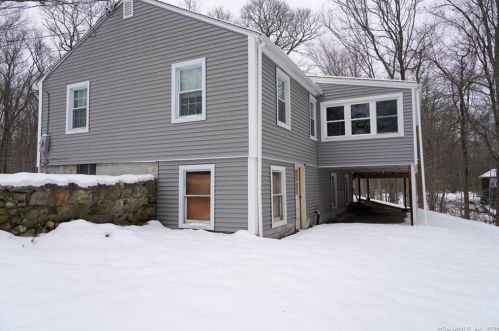 84 Vinegar Hill Rd, Gales Ferry, CT 06335-1713