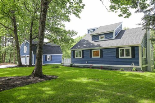 32 Emerald Cir, Goffstown, NH 03045-2690