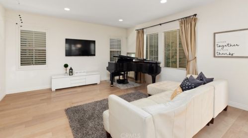 38 Latitude, Irvine CA  92618-8821 exterior