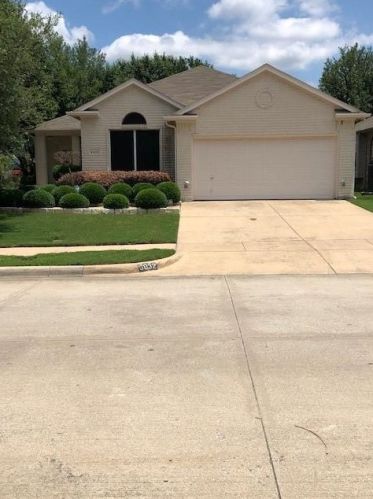 5932 Big Flat Dr, Fort Worth TX  76131-2020 exterior