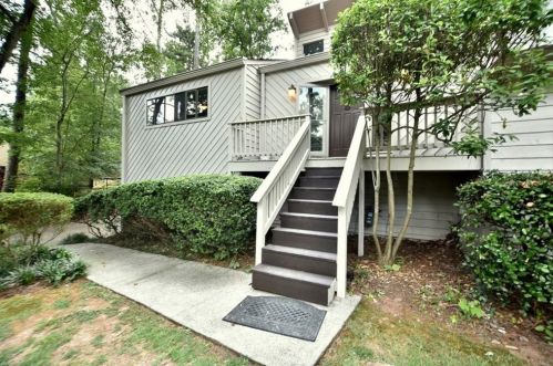 2571 Rocky Springs Dr, Marietta, GA 30062-4477