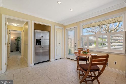 8017 Ellet Rd, Springfield VA  22151-1921 exterior