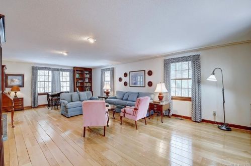 372 Strickland St, Glastonbury, CT 06033-2531