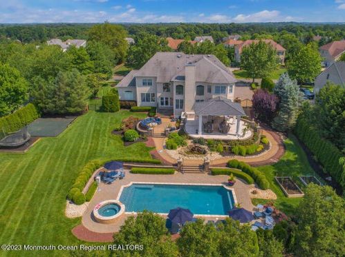 15 Pegasus Dr, Tinton Falls NJ 07724-2875 exterior