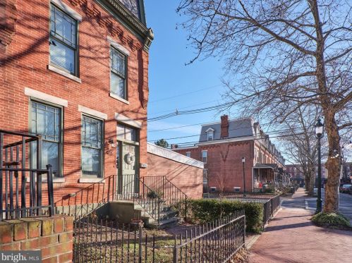 416 Chambers Ave, Camden, NJ 08103-1405