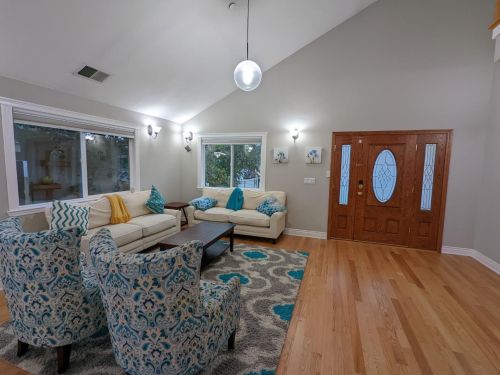 2573 Baylor St, Palo Alto, CA 94303-1114