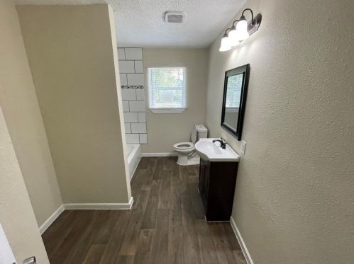 3800 Knox St, Fort Worth TX  76119-4819 exterior