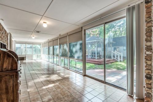 809 Tanglewood Dr, Irving TX 75061-6815 exterior