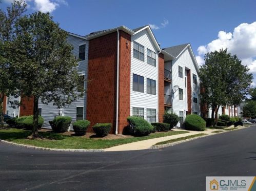 90 Keystone Ct, Edison, NJ 08817-3795