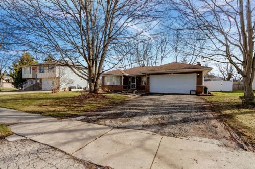 754 Lake St, Batavia, IL 60510-2176