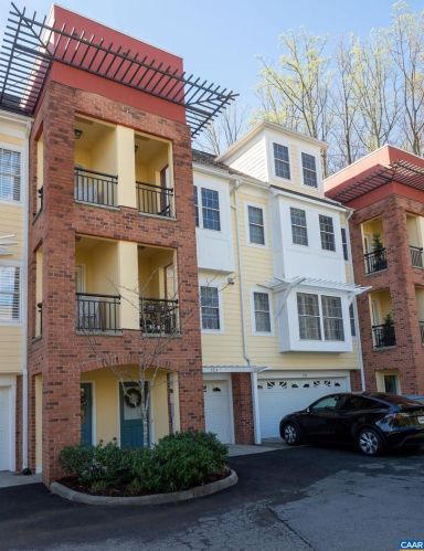 723 Cairn Heights Ct, Charlottesville, VA 22903-8902