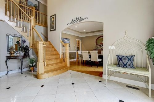 6919 Fieldstone Dr, Willowbrook IL  60527-5295 exterior