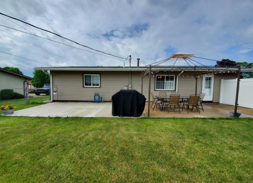 423 Saginaw Dr, Valpo IN 46385-8117 exterior