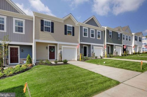 545 Locust Run Dr, York PA  17404-9105 exterior